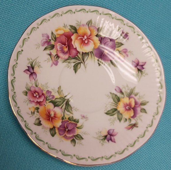 ๐ซ August Pansy Birthday Tea Cup & Saucer - Picture 3 of 11